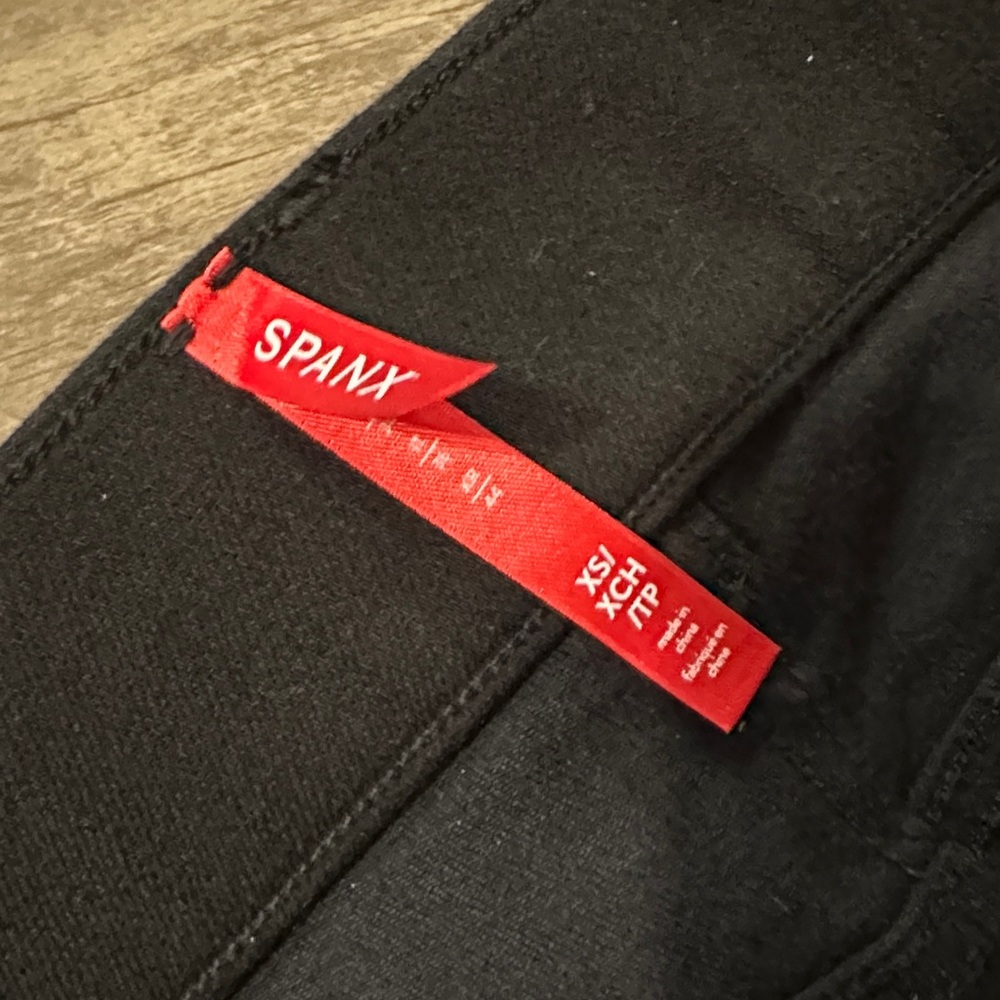 Spanx pull on Black Flared jeans - Picture 3 of 6